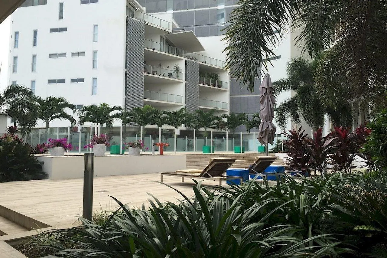 Lanai Riverside Apartments Маккай